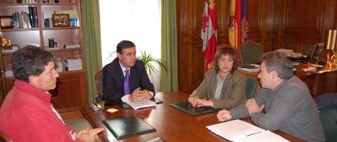 REUNIÓN DE LA DIPUTACIÓN CON LA ASOC. EN DEFENSA DE LAS ENTIDADES LOCALES 