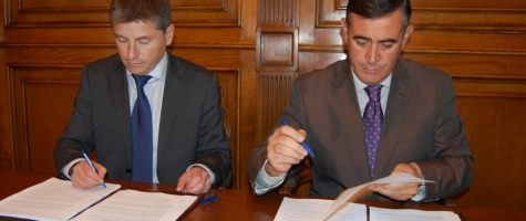 FIRMA CONTRATO ENTRE LA DIPUTACIÓN Y CLECE PARA LA CONCESION DE LA GESTIÓN DE LA RESIDENCIA DE EL ROYO