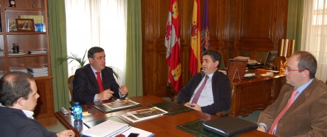 REUNIÓN ENTRE EL PRESIDENTE DE LA DIPUTACIÓN Y EL GERENTE DE FICO MIRRORS