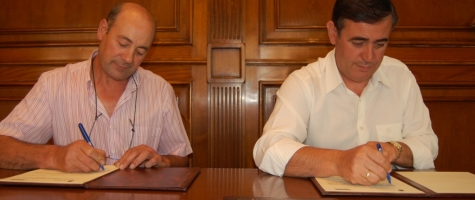 EL PTE. DE LA DIPUTACIÓN, ANTONIO PARDO, Y EL PTE. DE AVIMON, ERNESTO GARCÍA, EN LA FIRMA DEL CONVENIO 2011