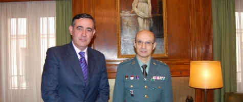 EL PTE DE LA DIPUTACION CON EL TENIENTE CORONEL DE LA COMANDANCIA DE LA GUARDIA CIVIL DE SORIA