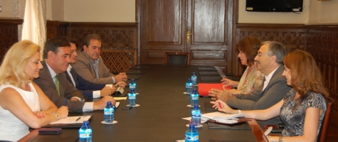 REUNIÓN ENTRE DEL EQUIPO DE GOBIERNO CON REPRESENTANTES DE CÁMARA Y FOES