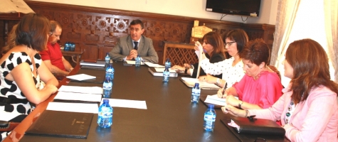 REUNIÓN PTE DE DIPUTACION CON LAS TÉCNICOS DE DINAMIACIÓN PARA PRESENTAR PLAN FOMENTO EMPLEO