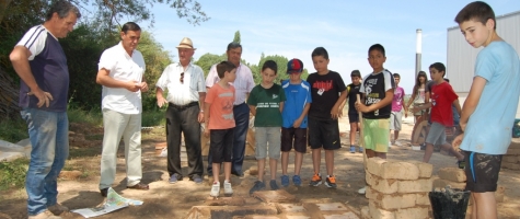 VISITA DEL PTE DE LA DIPUTACIÓN A LOS TALLERES INFANTILES DE ARQUEOLOGÍA EN CUEVAS DE SORIA