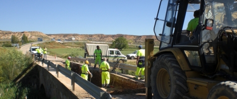 TRABAJOS EN EL PUENTE SOBRE EL RÍO JALON EN MONTUENGA