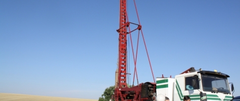 VISITA DEL PTE DE LA DIPUTACIÓN A LAS OBRAS DE PERFORACIÓN NUEVO POZO EN ALMAJANO