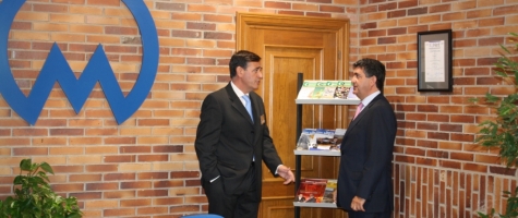 ANTONIO PARDO Y JOSÉ FERNÁNDEZ EN LA VISITA A FICO MIRRORS SORIA