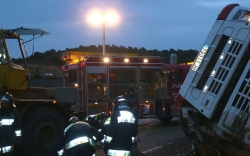 LOS BOMBEROS DEL PARQUE DE EL BURGO DE OSMA EN EL ACCIDENTE DE TRÁFICO OCURRIDO EN EL TEMEROSO