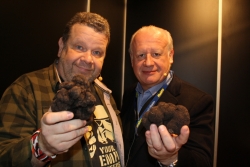 ALBERTO CHICOTE Y JUAN ECHANOVE CON LAS TRUFAS DE SORIA