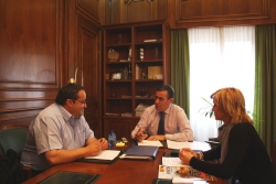 EL PTE DE LA DIPUTACIÓN, ANTONO PARDO, CON EL ALCALDE DE GÓMARA Y LA CONCEJALA Y DIPUTADA PROVINCIAL 