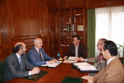 EL PTE DE LA DIPUTACIÓN CON REPRESENTANTES DEL BANCO DE ALIMENTOS 