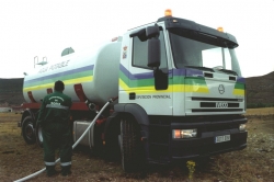 CAMION CISTERNA DE LA DIPUTACIÓN DEDICADO AL SUMINISTRO DE AGUA PARA CONSUMO