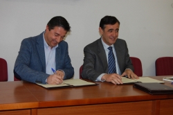 JESÚS ÁNGEL PEREGRINA Y ANTONIO PARDO FIRMA CONVENIO ARCOS DE JALÓN