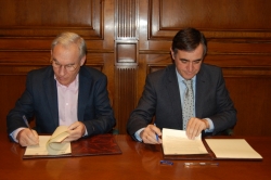ENRIQUE JIMÉNEZ JUANO Y ANTONIO PARDO EN FIRMA DE CONVENIO