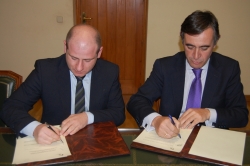 FIRMA CONVENIO DIPUTACIÓN DE SORIA- COFRADÍA DE LA VERA CRUZ DE ÁGREDA