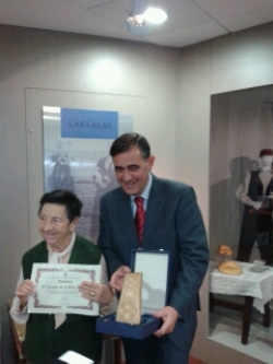 CARMEN DE LA MATA Y ANTONIO PARDO ENTREGA PREMIO COLODRA 2013