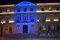 Palacio de la Diputación provincial de Soria iluminado para apoya el día mundial de la Dislexia