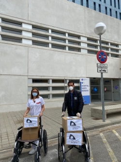Entrega de libros en el Hospital Santa Bárbara