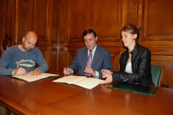 FIRMA DE LA CESIÓN DE DOS PIEZAS ARQUEOLÓGICAS A LA DIPUTACIÓN PARA SU EXPOSICIÓN EN EL MUSEO DE CUEVAS DE SORIA