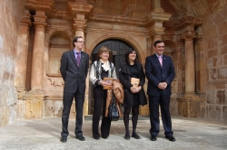 EL PTE DE LA DIPUTACIÓN Y EL PTE DE LA COMISIÓN DE CULTURA CON LAS GANADORAS DE LOS PREMIOS DE POESÍA