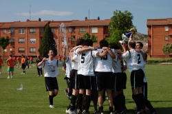 LOS JUGADORES DE EL BURGO DE OSMA CAMPEONES DE INTERPUEBLOS DE FÚTBOL