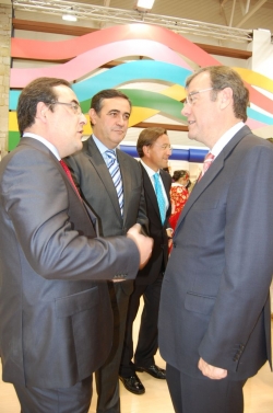 EL CONSEJERO DE FOMENTO CON EL PRESIDENTE DE LA DIPUTACION DE SORIA Y EL PTE. DE ASHOOTUR