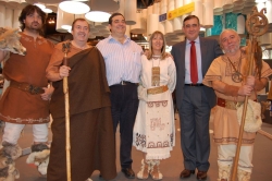 ANTONIO PARDO CON MIEMBROS DE LA ASOCIACIÓN TIERRAQUEMADA