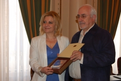 LA VICEPRESIDENTA DE LA DIPUTACIÓN RECIBE UNA PLACA DE LA CASA EN CYL EN BALEARES