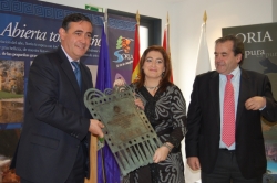 ENTREGA DEL PREMIO PROVINCIAL DE TURISMO DE LA DIPUTACIÓN AL MUNICIPIO DE GARRAY