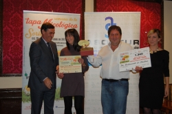 EL PTE DE LA DIPUTACIÓN ENTREGA EL 1º PREMIO SEMANA TAPA MICOLÓGICA ORGANIZADA POR ASOHTUR