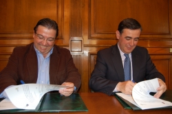 FIRMA CONVENIO ENTRE EL PTE. DIPUTACIÓN, ANTONIO PARDO, Y EL PTE DE FADESS, RICARDO MARTÍNEZ