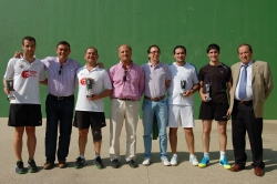 ENTREGA DE TROFEOS AL PRIMER Y SEGUNDO CLASIFICADO EN EL INTERPUEBLOS DE FRONTENIS, STA Mº DE HUERTA Y ÁGREDA