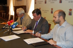 EL PTE. DE LA DIPUTACIÓN CON LOS ALCALDES DE TORLENGUA Y BERLANGA DE DUERO