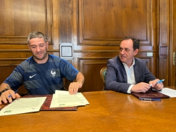 Firma convenio colaboración Pelota Urbión 