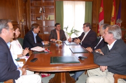 REUNIÓN DEL PTE DE DIPUTACIÓN, ANTONIO PARDO, CON REPRESENTANTES DE FOES