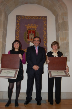 EL PTE DE LA DPUTACIÓN ENTREGANDO LOS PREMIOS DE POESÍA LEONOR Y GERARDO DIEGO