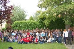 FOTO GRUPO GANADORES JUEGOS ESCOLARES 2010-2011 JUNTO A LAS AUTORIDADES