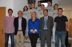 LA PTA. DEL CAEP JUNTO AL EQUIPO DE ATLETAS DE TRIATLON