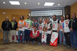 FOTO GRUPO GANADORES CAMPEONATO ESPAÑA TRINEOS CON PERROS COVALEDA 2012