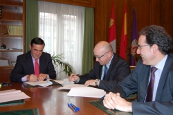 EL PTE. DE LA DIPUTACIÓN EN LA FIRMA DEL CRÉDITO CON CAJA RURAL DE SORIA