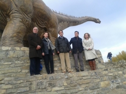 LA VICEPRESIDENTA DE LA DIPUTACIÓN ASISTE A LA INAUGURACIÓN DE LA MAQUETA DEL DINOSAURIO EN FUENTES DE MAGAÑA