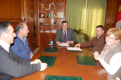 EL PTE DE LA DIPUTACIÓN CON LA JUNTA DIRECTIVA DE LA MANCOMUNIDAD DE LOS 150 PUEBLOS