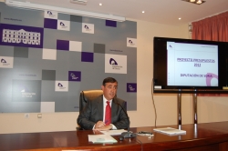 EL PRESIDENTE DE LA DIPUTACIÓN, ANTONIO PARDO, PRESENTANDO EL PROYECTO DE PRESUPUESTOS 2012