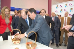 EL PTE DE LA DIPUTACIÓN Y EL PRESIDENTE DE LA JUNTA EN EL STAND DE SORIA