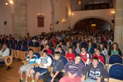 ALGUNOS DE LOS ESCOLARES PREMIADOS EN LAS DIFERENTES CATEGORÍAS DE LOS JUEGOS ESCOLARES 2010/2011