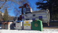 Recogida basura con nieve 