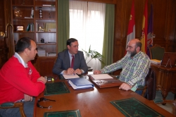 EL PTE DE LA DIPUTACIÓN CON EL ALCALDE DE FUENTEPINILLA