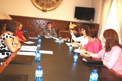 REUNIÓN PTE DE DIPUTACION CON LAS TÉCNICOS DE DINAMIACIÓN PARA PRESENTAR PLAN FOMENTO EMPLEO