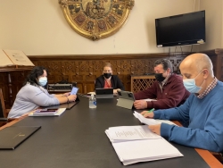 Reunión parte equipo de gobierno sobre tema de personal