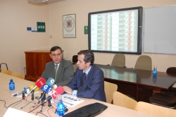 EL PTE. DE LA DIPUTACIÓN Y DEL PATRONATO DE LA UNED, ANTONIO PARDO, Y EL DIRECTOR DEL CENTRO DE LA UNED EN SORIA, ALBERTO CABALLERO